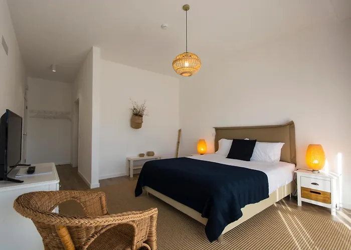 Hostel Nova Nautic & Nature Eira do Chão